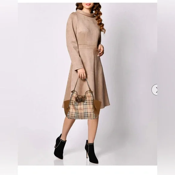 Burberry Tote Bag - Picture 6 of 16